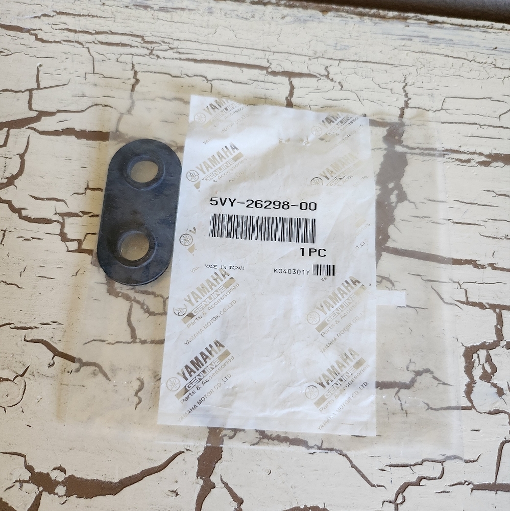 YAMAHA YZF-R1   R1   FZ6   FZ-6   GENUINE NOS MIRROR DAMPER PLATE - 5VY-26298-00